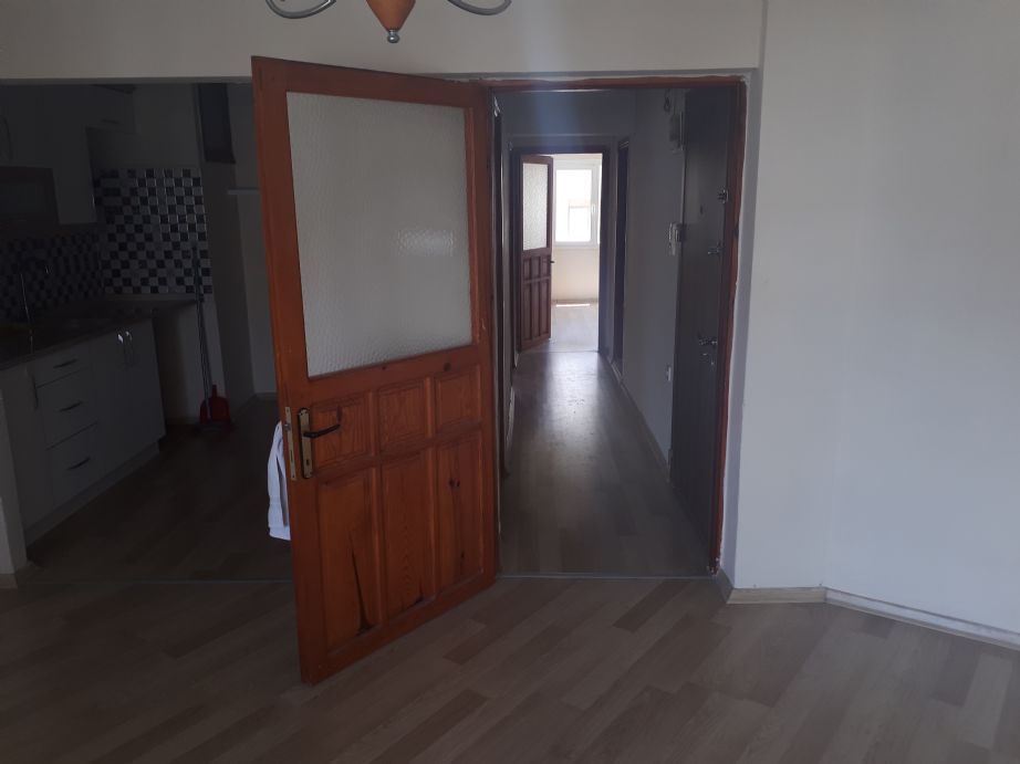 ERDEMLERDEN KARŞIYAKA ŞEMİKLERDE ORDU BULVARINDA ARA KAT DAİRE ERDEMLERDEN KARŞIYAKA ŞEMİKLERDE ORDU BULVARINDA ARA KAT DAİRE