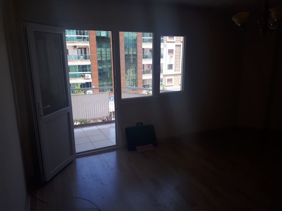 ERDEMLERDEN KARŞIYAKA ŞEMİKLERDE ORDU BULVARINDA ARA KAT DAİRE