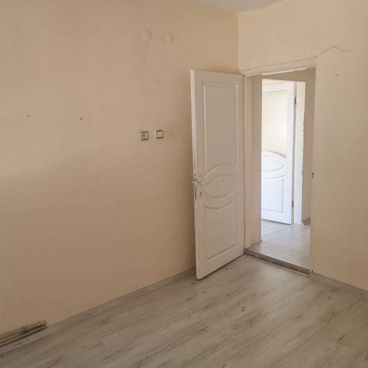 ERDEMLERDEN EVKA 3 DE GİRİŞ KAT 1 ODA 1 SALON ERDEMLERDEN EVKA 3 DE GİRİŞ KAT 1 ODA 1 SALON