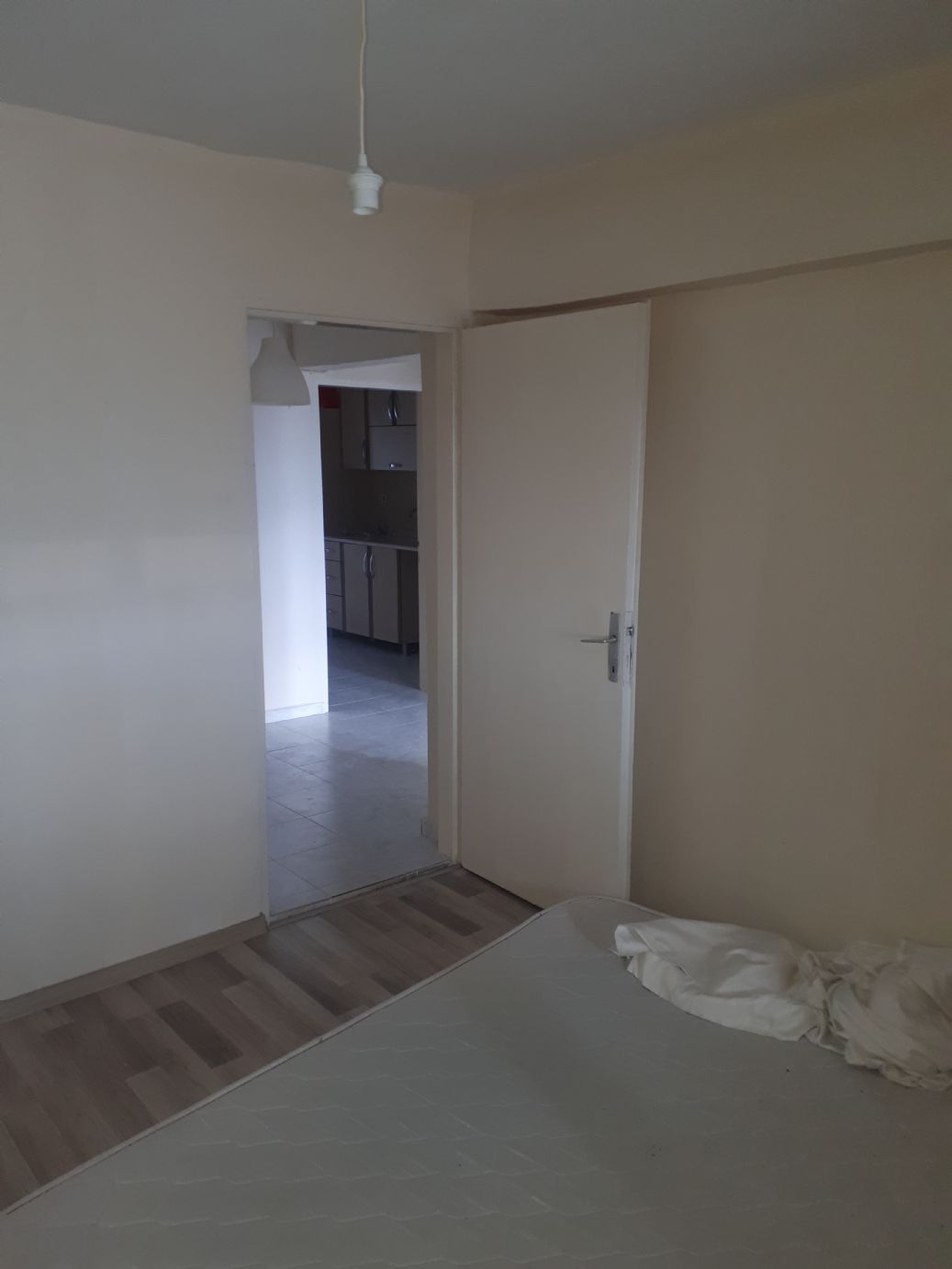 ERDEMLERDEN EVKA 3 MERKEZİNDE MANZARALI BAKIMLI PANJURLU DAİRE