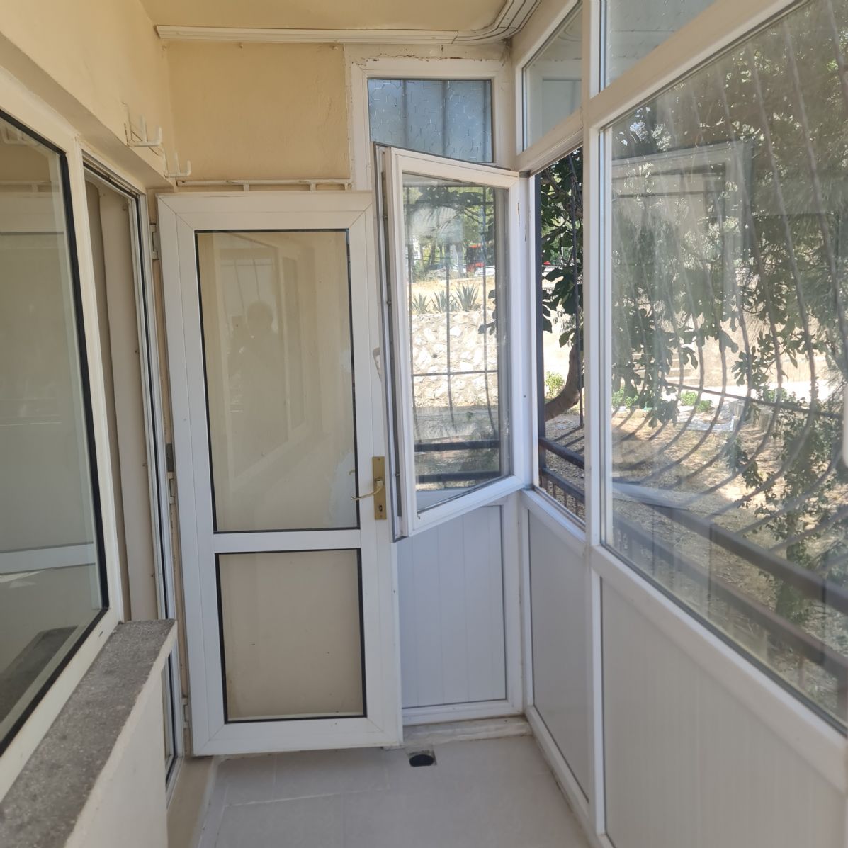 ERDEMLERDEN EVKA 3 DE GİRİŞ KAT 1 ODA 1 SALON ERDEMLERDEN EVKA 3 DE GİRİŞ KAT 1 ODA 1 SALON