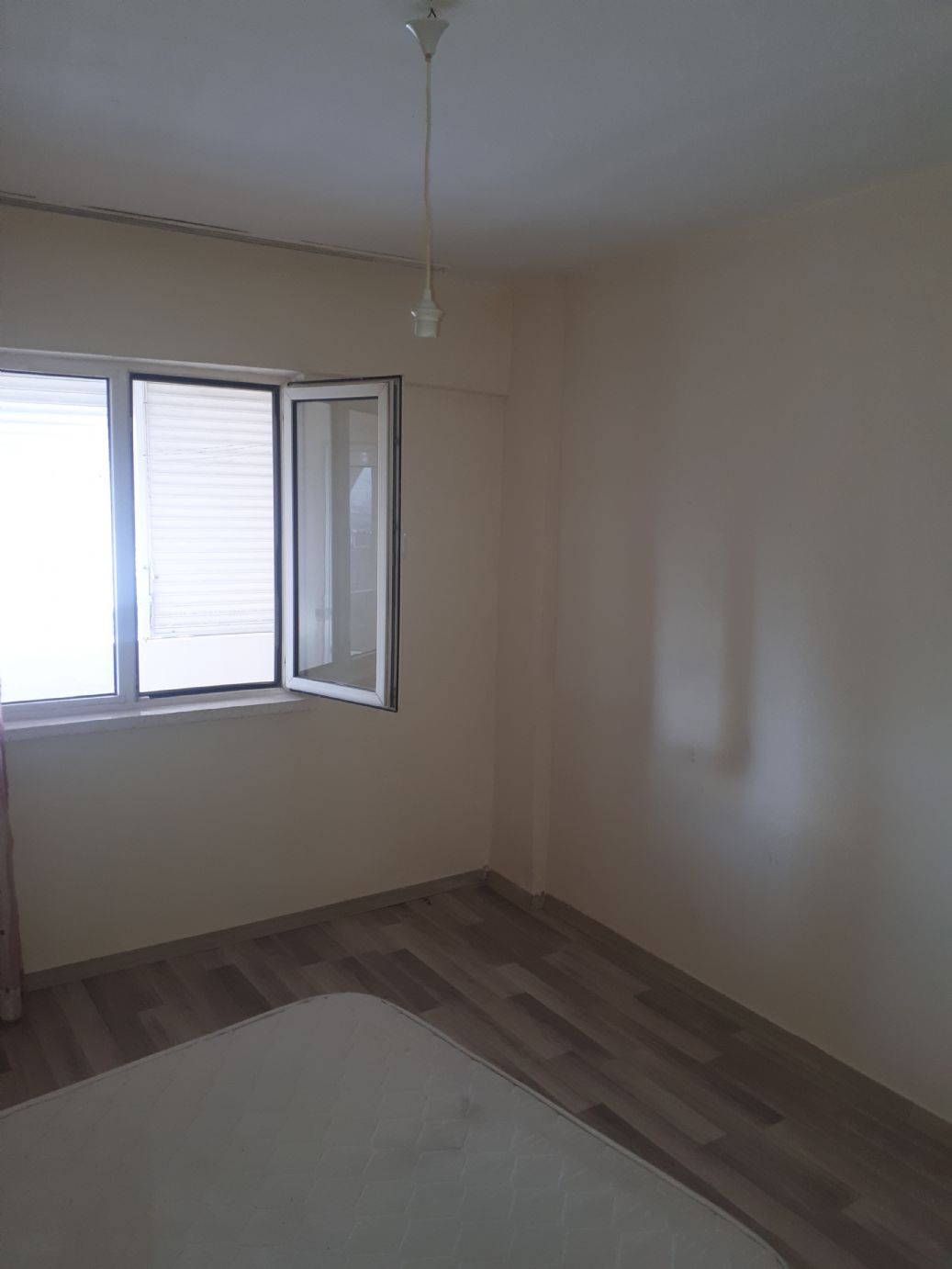 ERDEMLERDEN EVKA 3 MERKEZİNDE MANZARALI BAKIMLI PANJURLU DAİRE