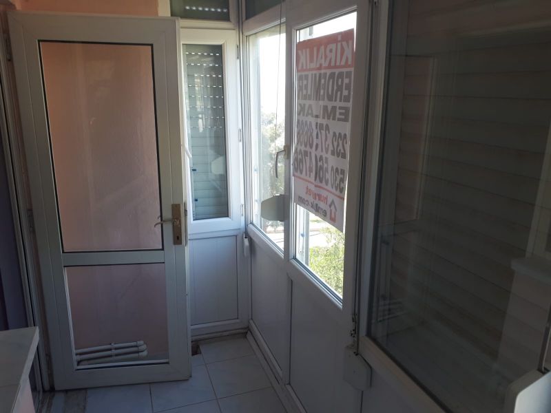 ERDEMLERDEN EVKS MERKEZİNDE ARA KAT BAKIMLI DOGALGAZLI MANZARALI 1+1