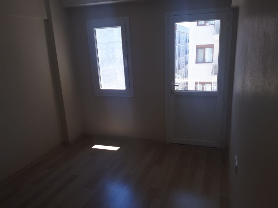 ERDEMLERDEN KARŞIYAKA ŞEMİKLERDE ORDU BULVARINDA ARA KAT DAİRE ERDEMLERDEN KARŞIYAKA ŞEMİKLERDE ORDU BULVARINDA ARA KAT DAİRE