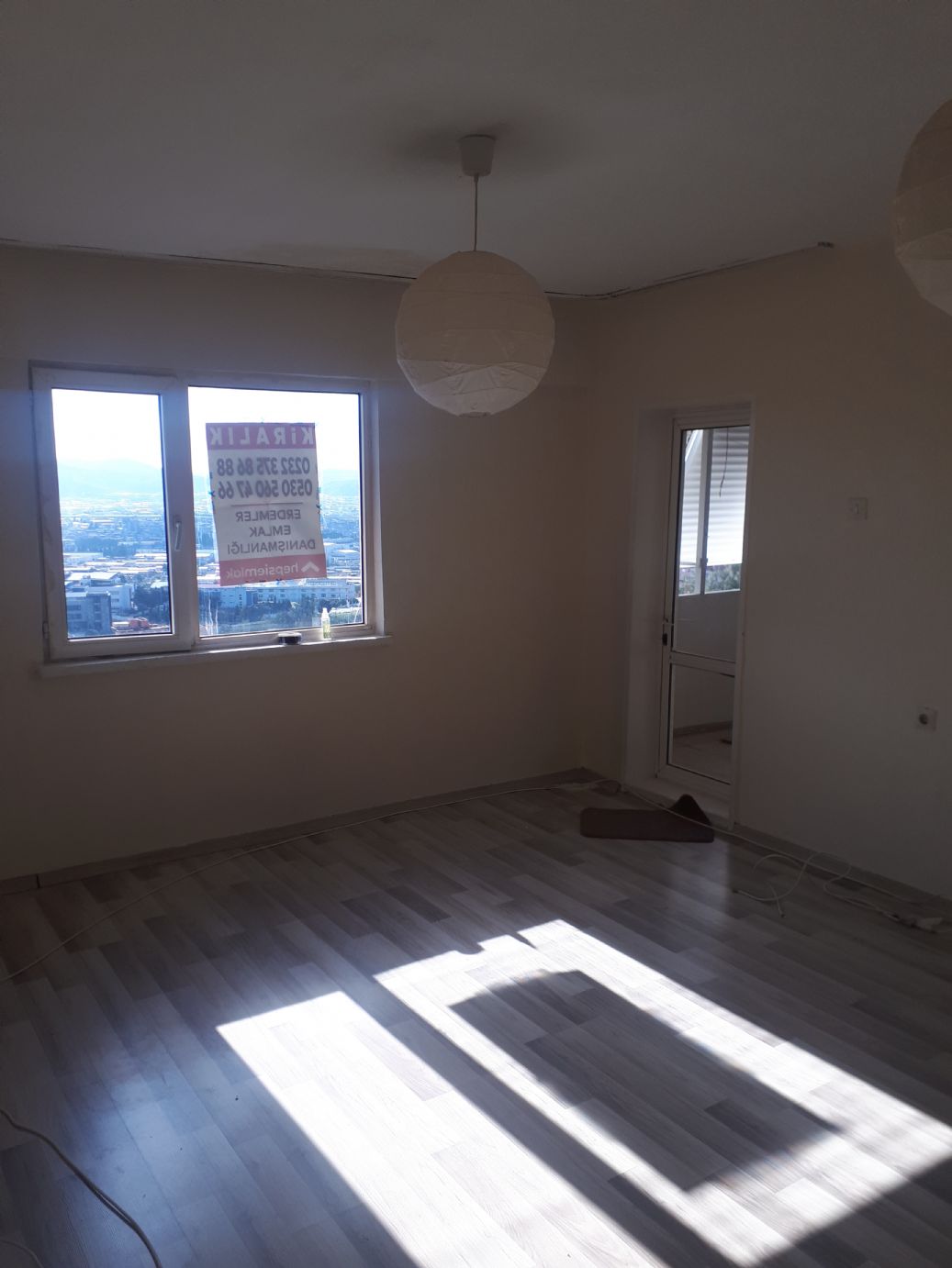 ERDEMLERDEN EVKA 3 MERKEZİNDE MANZARALI BAKIMLI PANJURLU DAİRE