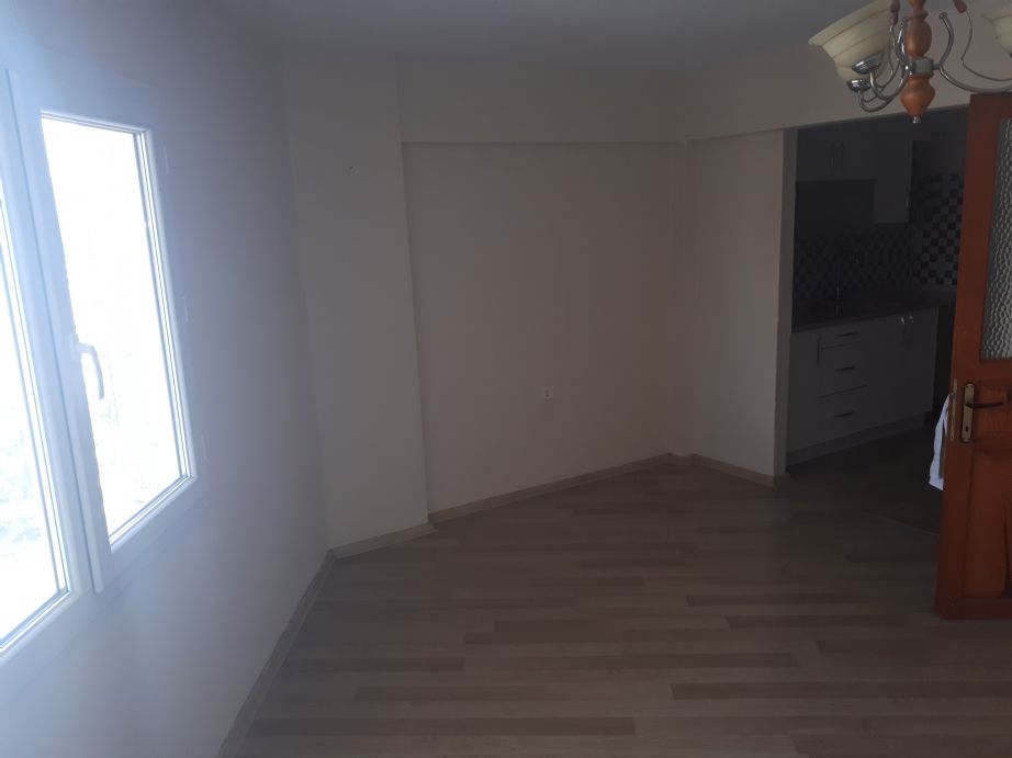 ERDEMLERDEN KARŞIYAKA ŞEMİKLERDE ORDU BULVARINDA ARA KAT DAİRE ERDEMLERDEN KARŞIYAKA ŞEMİKLERDE ORDU BULVARINDA ARA KAT DAİRE