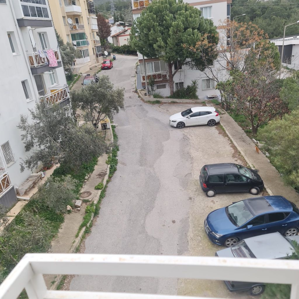 ERDEMLERDEN İZYUVADA 3+1 MAKRO SENTİRE YAKIN NECMİYE BİLGİN İLKÖGRETİM OKULUNUN ALTINDA