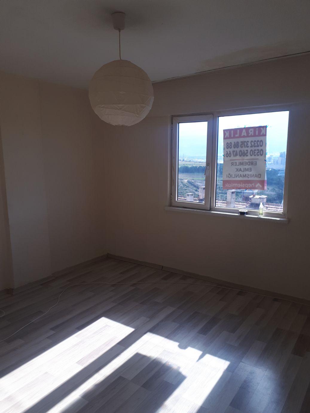 ERDEMLERDEN EVKA 3 MERKEZİNDE MANZARALI BAKIMLI PANJURLU DAİRE