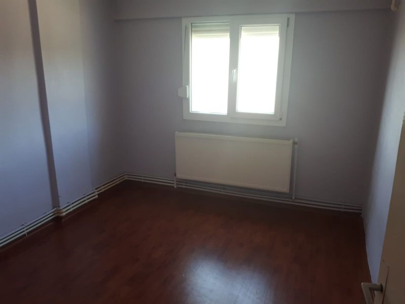 ERDEMLERDEN EVKS MERKEZİNDE ARA KAT BAKIMLI DOGALGAZLI MANZARALI 1+1