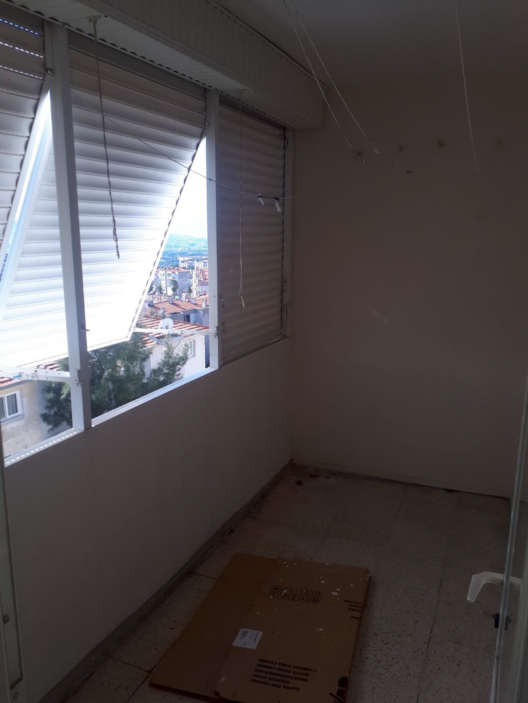 ERDEMLERDEN EVKA 3 MERKEZİNDE MANZARALI BAKIMLI PANJURLU DAİRE