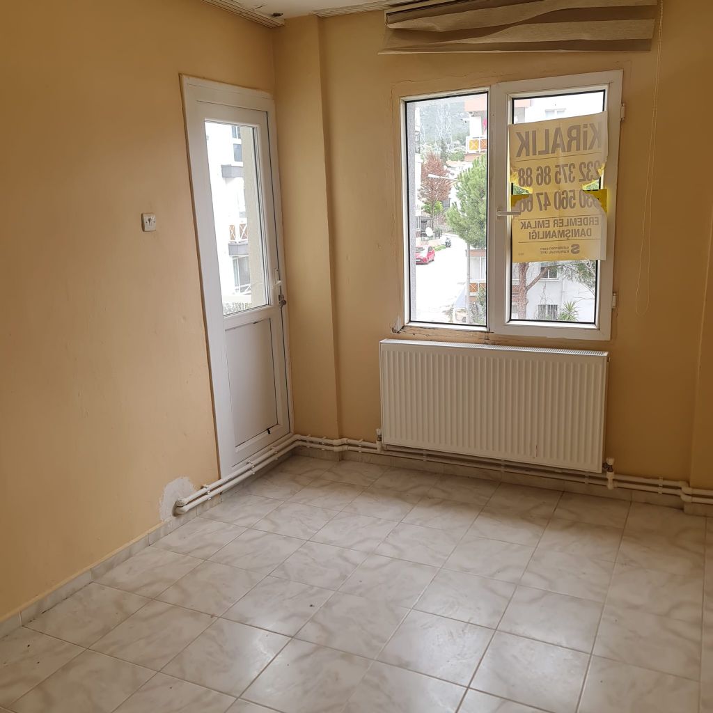 ERDEMLERDEN İZYUVADA 3+1 MAKRO SENTİRE YAKIN NECMİYE BİLGİN İLKÖGRETİM OKULUNUN ALTINDA