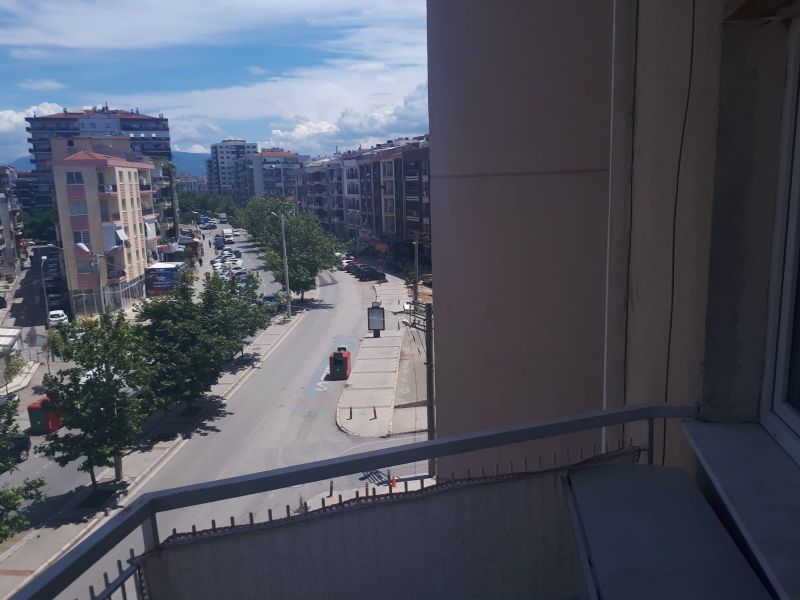 ERDEMLERDEN KARŞIYAKA ŞEMİKLERDE ORDU BULVARINDA ARA KAT DAİRE