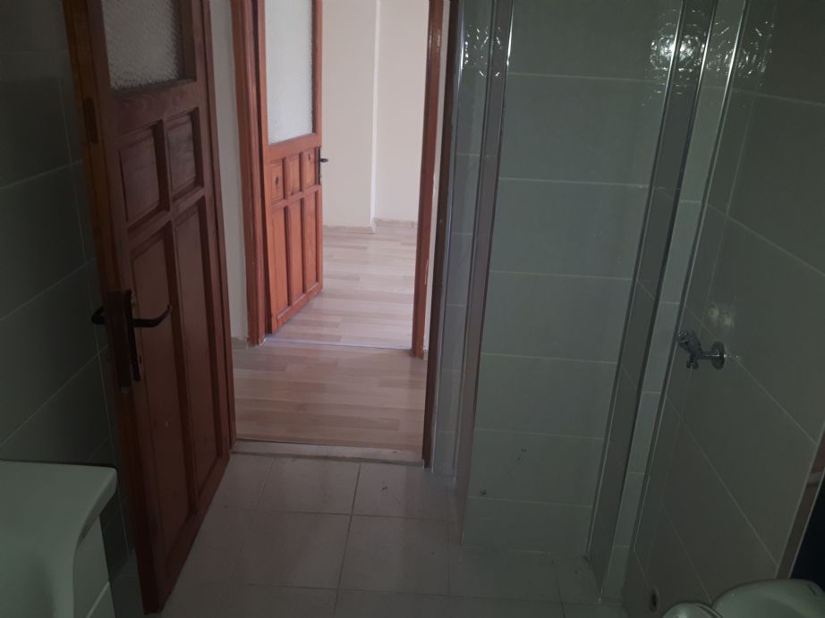 ERDEMLERDEN KARŞIYAKA ŞEMİKLERDE ORDU BULVARINDA ARA KAT DAİRE