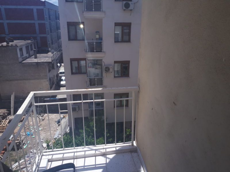 ERDEMLERDEN KARŞIYAKA ŞEMİKLERDE ORDU BULVARINDA ARA KAT DAİRE