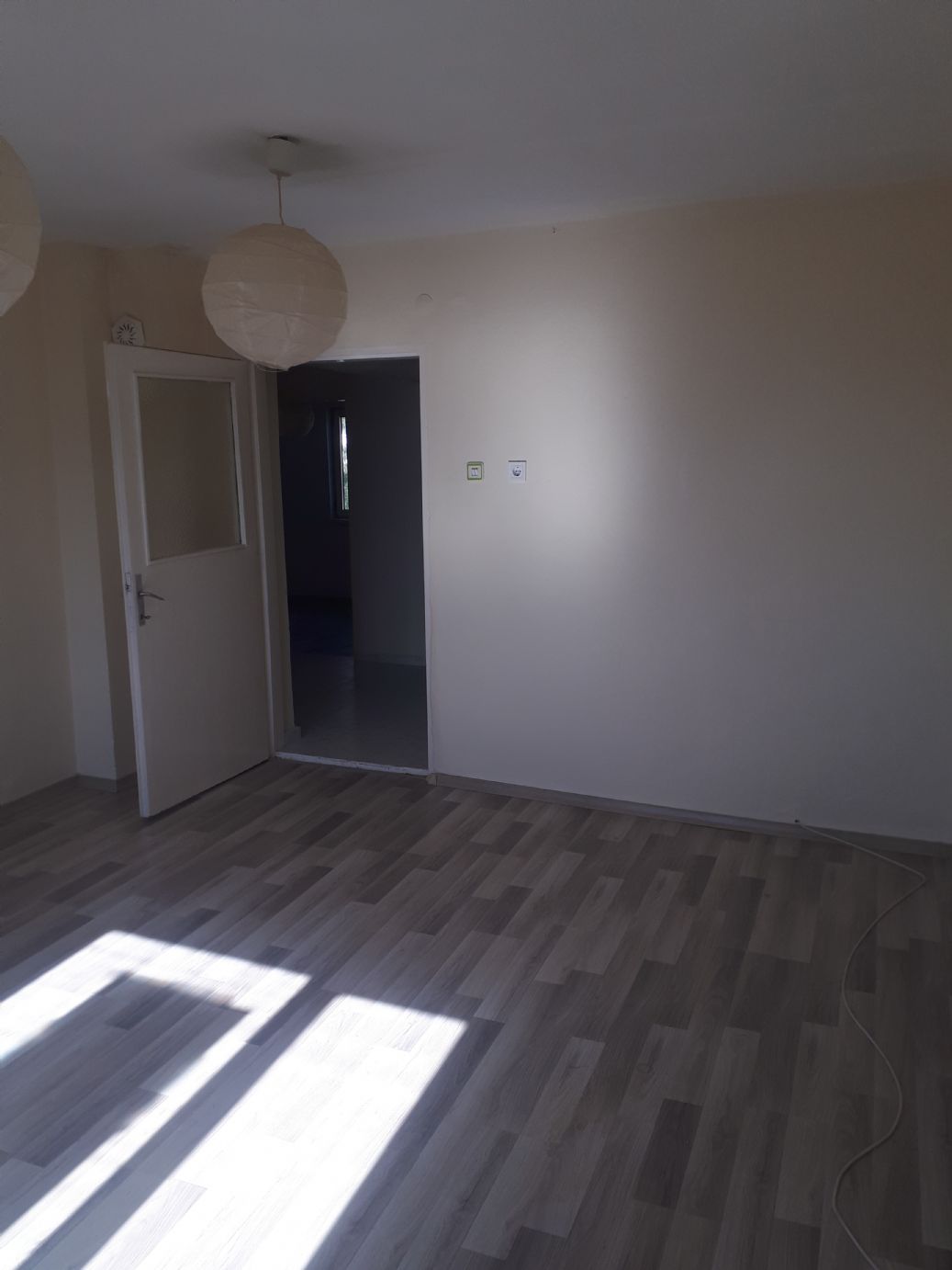 ERDEMLERDEN EVKA 3 MERKEZİNDE MANZARALI BAKIMLI PANJURLU DAİRE