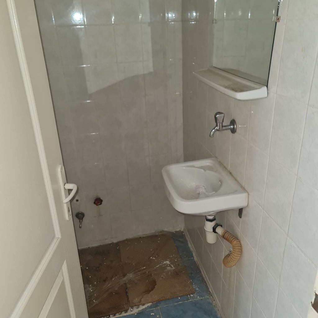 ERDEMLERDEN İZYUVADA 3+1 MAKRO SENTİRE YAKIN NECMİYE BİLGİN İLKÖGRETİM OKULUNUN ALTINDA