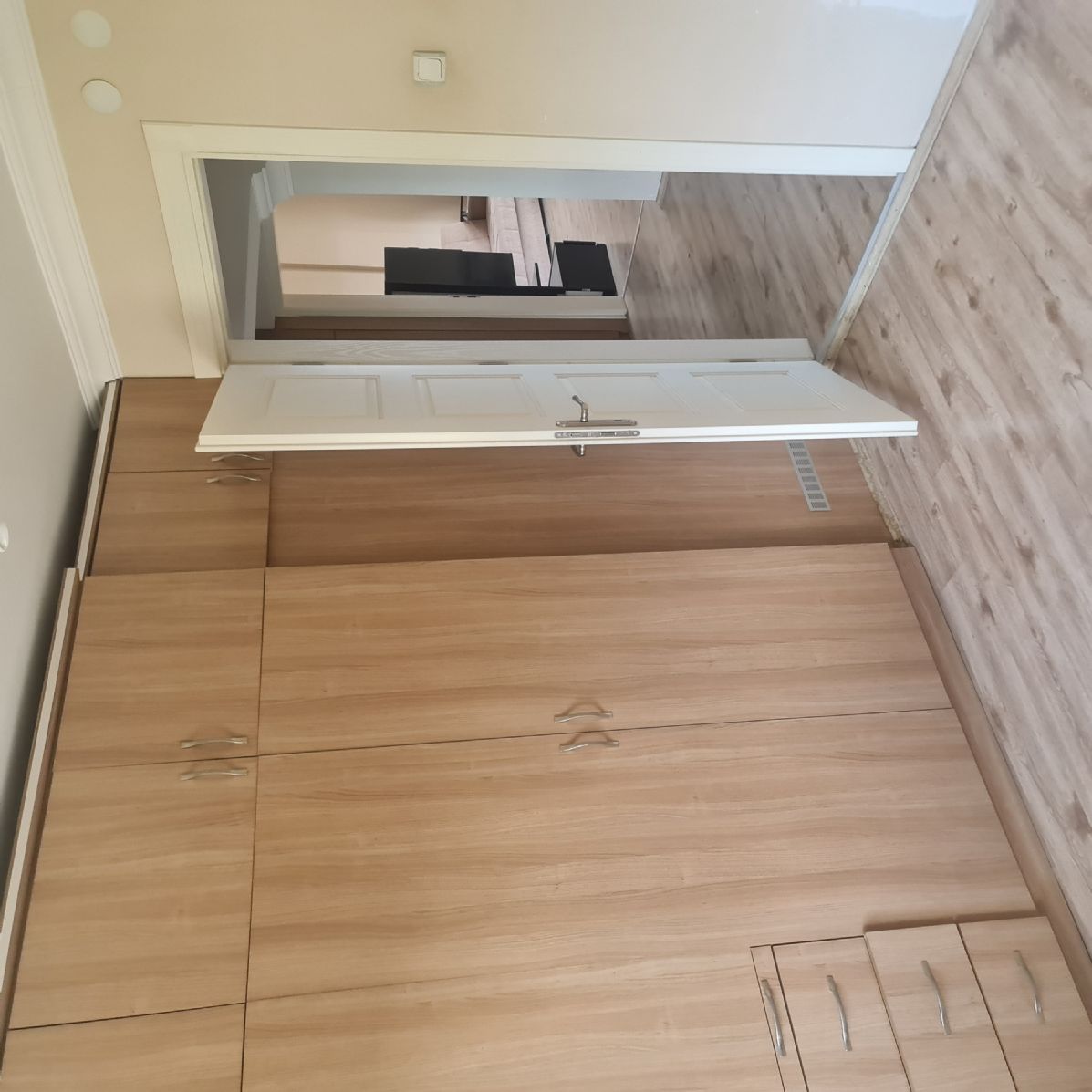 ERDEMLERDEN EVKA 3 DE MANZARALI BAKIMLI DOGALGAZLI 2+1