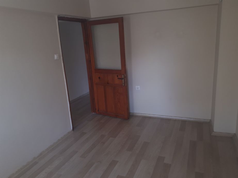 ERDEMLERDEN KARŞIYAKA ŞEMİKLERDE ORDU BULVARINDA ARA KAT DAİRE ERDEMLERDEN KARŞIYAKA ŞEMİKLERDE ORDU BULVARINDA ARA KAT DAİRE