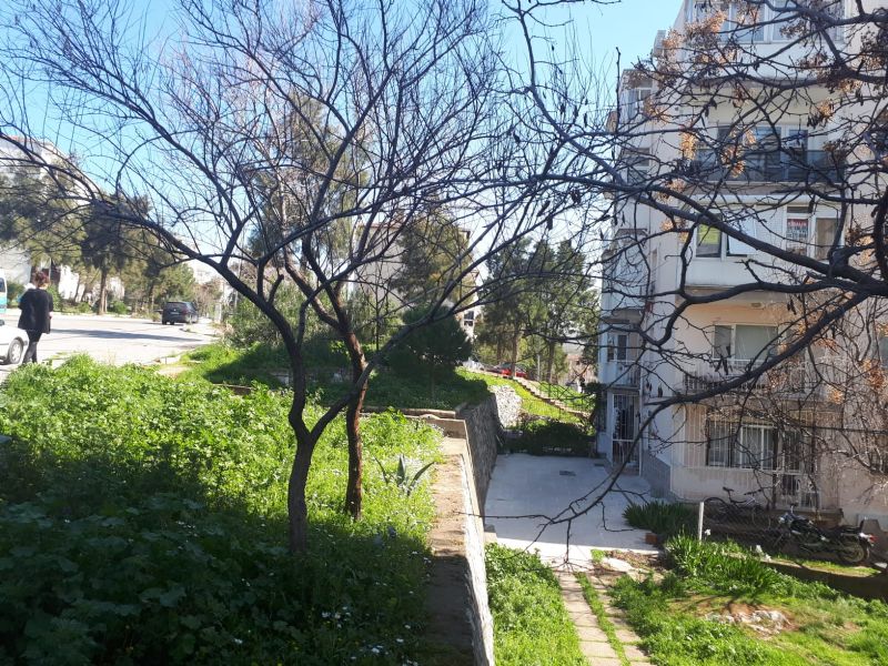 ERDEMLERDEN EVKA 3 DE MERKAZİ YERDE BAKIMLI MANZARALI ARA KAT 1+1 DAİRE