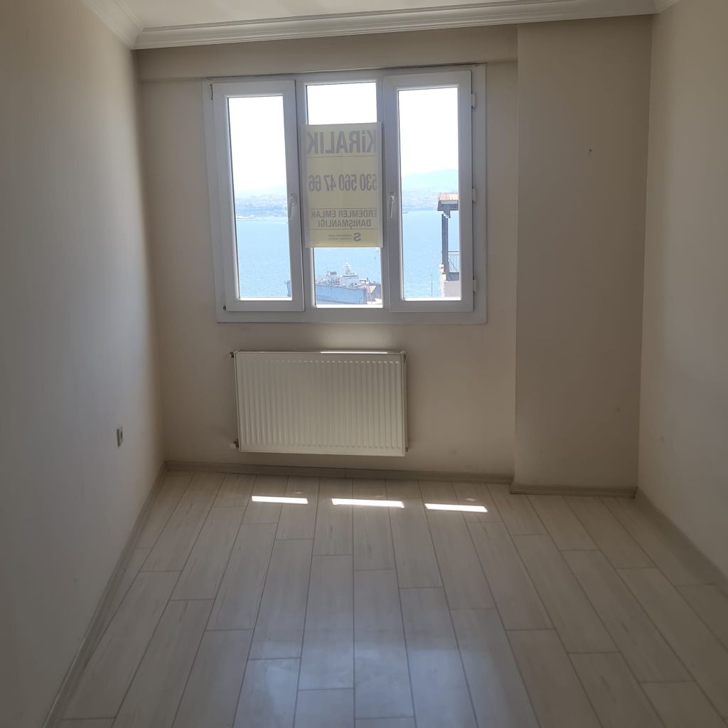 ERDEMLERDEN BAYRAKLI GÜMÜŞPALADA DENİZ MANZARLI ASNSÖRLÜ 2+1