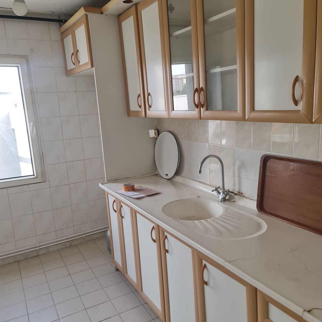 ERDEMLERDEN İZYUVADA 3+1 MAKRO SENTİRE YAKIN NECMİYE BİLGİN İLKÖGRETİM OKULUNUN ALTINDA