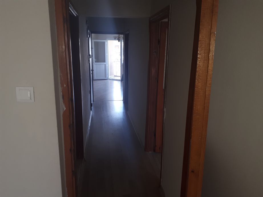 ERDEMLERDEN KARŞIYAKA ŞEMİKLERDE ORDU BULVARINDA ARA KAT DAİRE