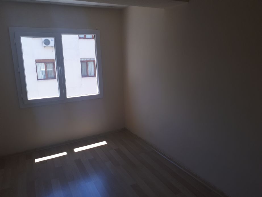 ERDEMLERDEN KARŞIYAKA ŞEMİKLERDE ORDU BULVARINDA ARA KAT DAİRE