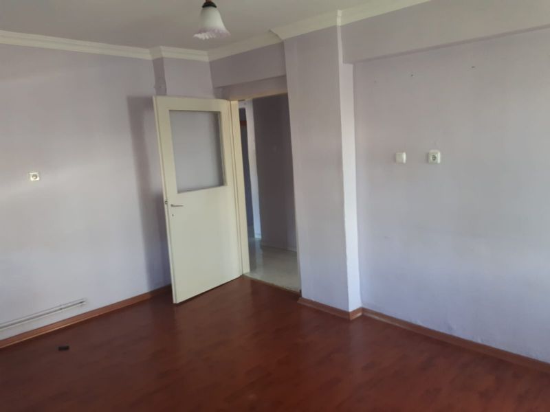 ERDEMLERDEN EVKS MERKEZİNDE ARA KAT BAKIMLI DOGALGAZLI MANZARALI 1+1